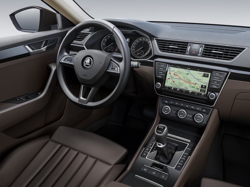 Škoda poprvé ukazuje interiér Superbu